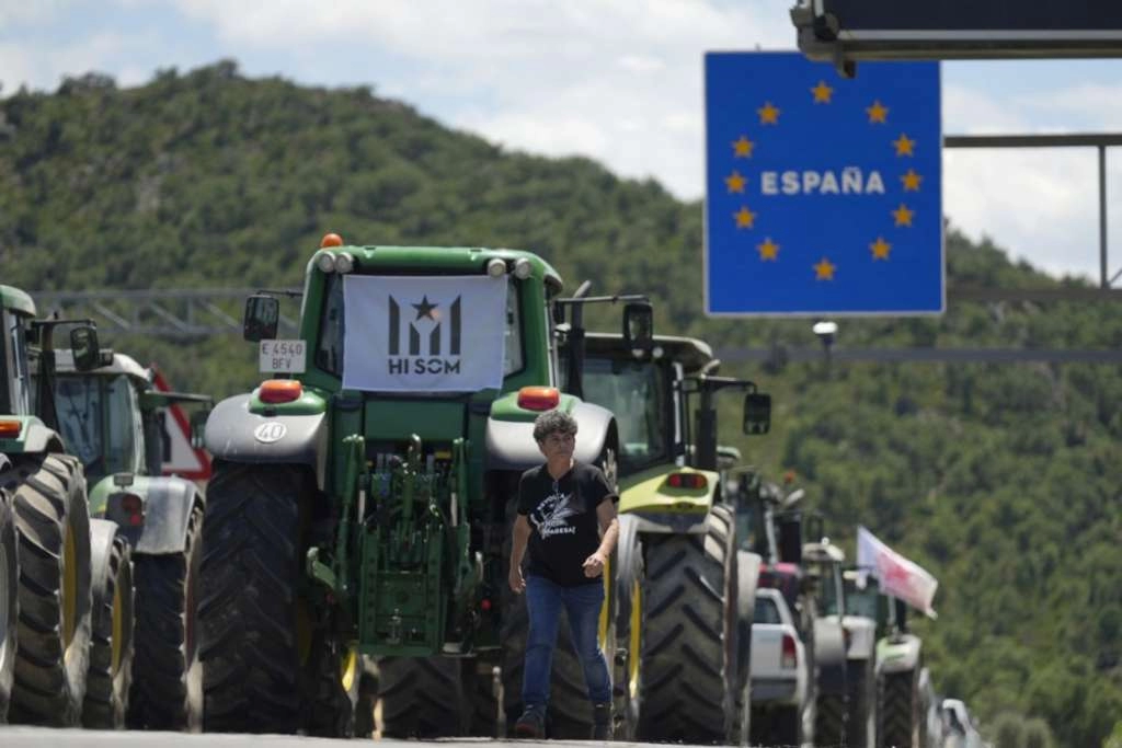 Francuski i španjolski poljoprivrednici blokirali granicu pred evropske izbore